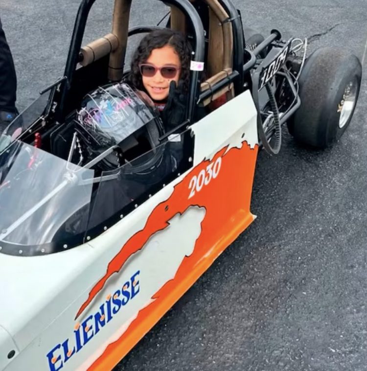 Niña de 7 años muere en carrera de dragster en Orlando