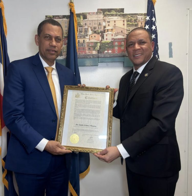 Reconocen al presidente del INDOTEL en Nueva York