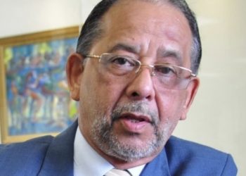 Huchi Lora denuncia difamación y vincula al PLD