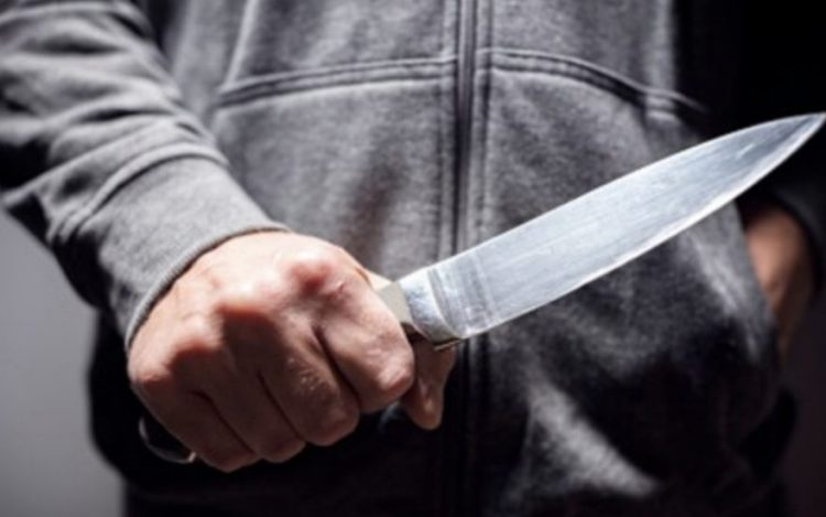 Hombre asesina a otro a cuchilladas en Bahoruco