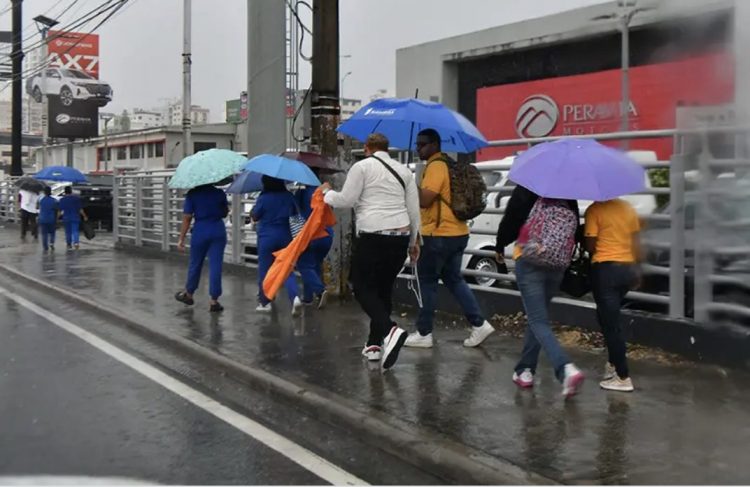 Lluvias en varias provincias por acercamiento de sistema frontal y vaguada