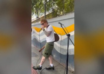 Policía interrumpe concierto callejero de Ed Sheeran en India
