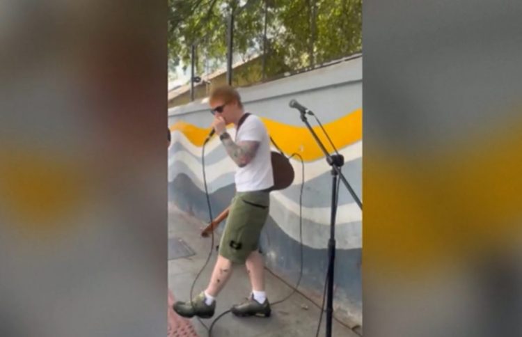 Policía interrumpe concierto callejero de Ed Sheeran en India