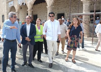 David Collado da el primer picazo para la reconstrucción de calles en la Ciudad Colonial