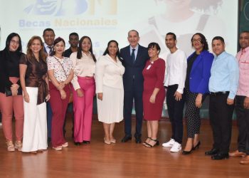 Mescyt abre convocatoria para 8,000 becas nacionales dedicada a las carreras STEAM