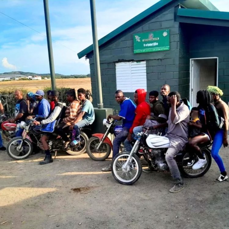 Detienen a 14 haitianos indocumentados en Montecristi y a 15 en Santiago Rodríguez