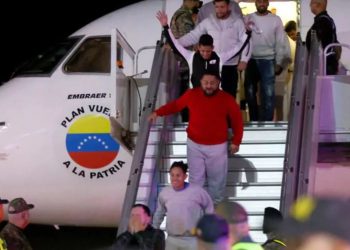 Llega a Venezuela un avión con 242 migrantes deportados