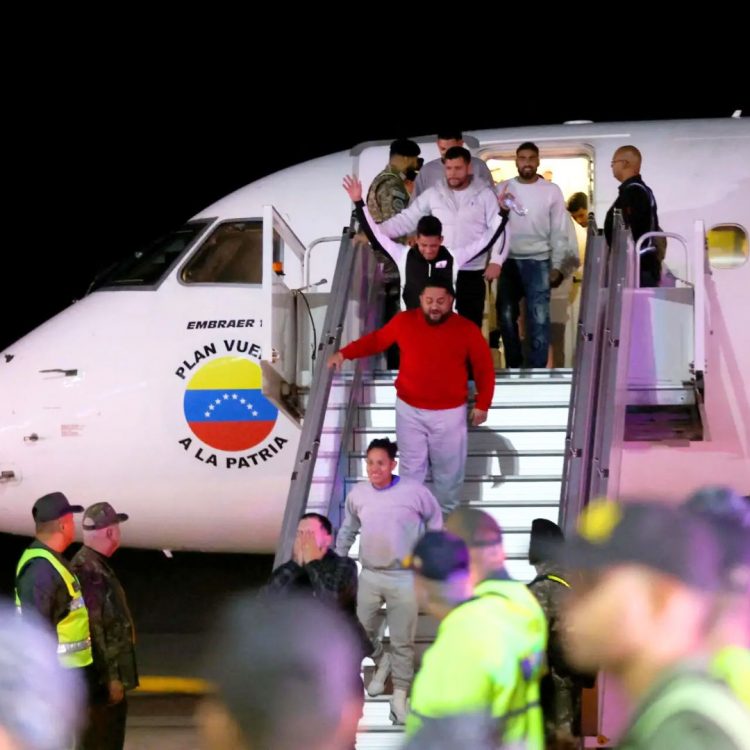 Llegan a Venezuela los primeros migrantes deportados desde Estados Unidos