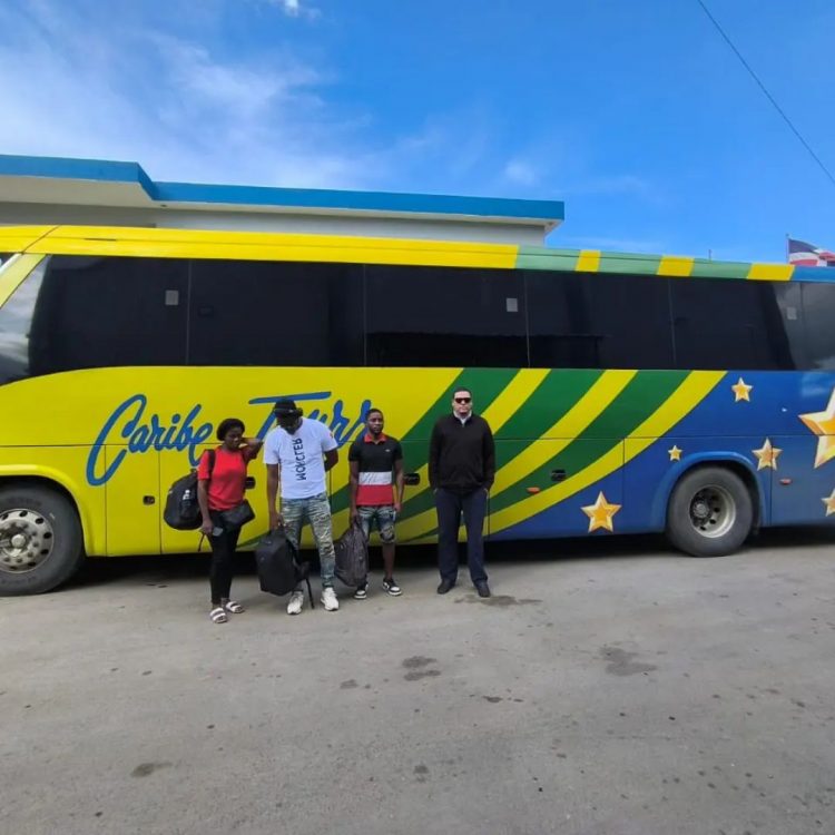 Migración detiene a chofer de Caribe Tours en Dajabón por tráfico de haitianos