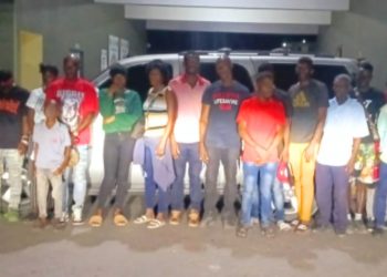 Detienen a 21 haitianos ilegales que eran transportados en una yipeta en Pedernales