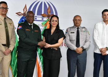 Interior y Policía entrega camionetas y radares a la Digesett para reforzar seguridad vial