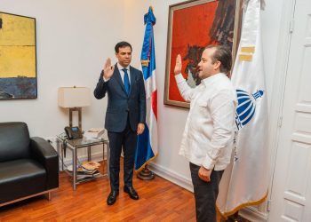 Ministro de la Presidencia juramenta a los nuevos ministros de Cultura y Trabajo