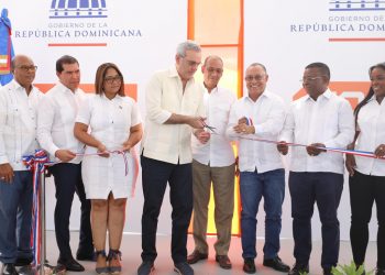Presidente Abinader inaugura la carretera Comendador-Guaroa-Macasías en Elías Piña