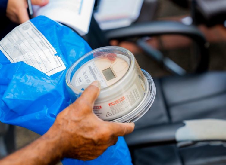 Procuraduría para el Sistema Eléctrico entrega 976 medidores a Edesur