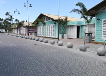Abinader entrega plaza del pueblo de los pescadores en Las Terrenas