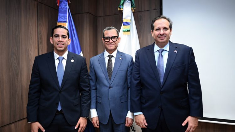 Eddy Olivares asume la presidencia del Consejo Nacional de Seguridad Social