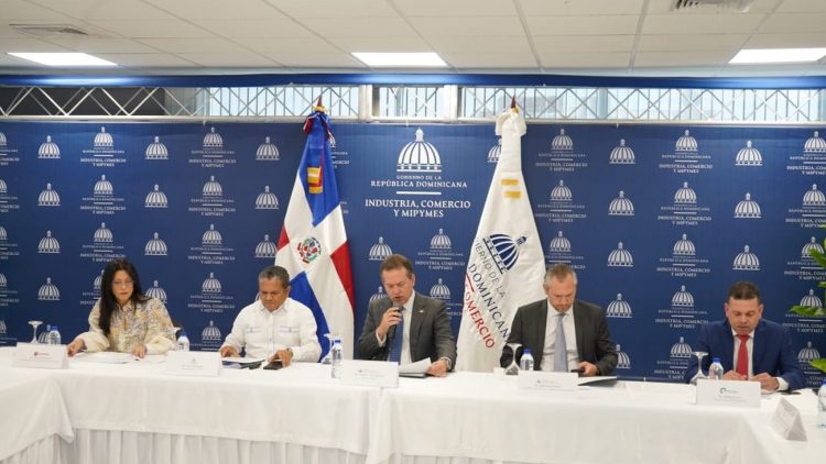 Aprueban permisos para la instalación de diez empresas de zonas francas