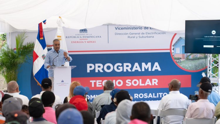Energía y Minas lleva electricidad a más de 850 comunitarios de El Rosalito, en Ocoa