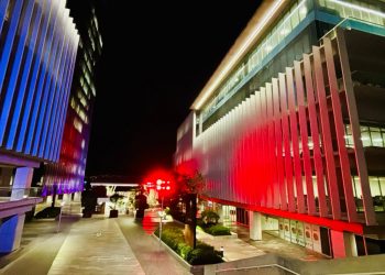 Tegucigalpa se ilumina con los colores de la Bandera Nacional de República Dominicana