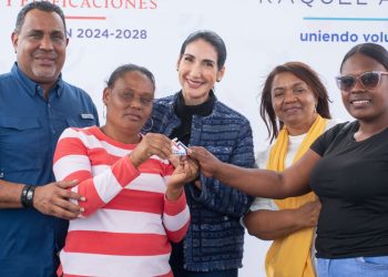 Raquel Arbaje y Mived entregan viviendas en Las Matas de Farfán