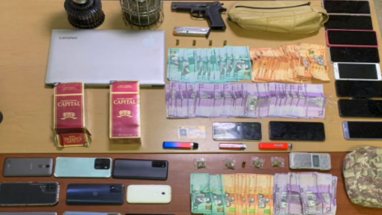 Operativo en Santiago: Decomisan armas, drogas y celulares