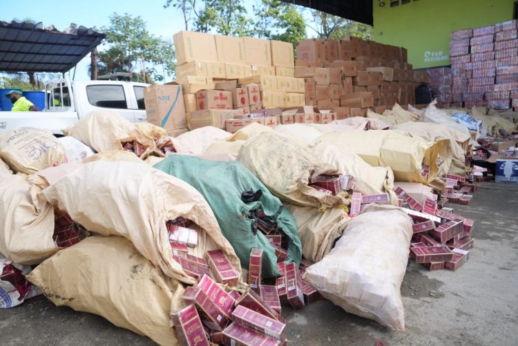 Autoridades incineran más de 6.4 millones de productos ilegales