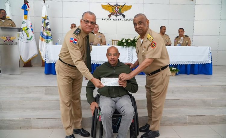 Ministerio de Defensa entrega RD$515 millones a 628 militares retirados