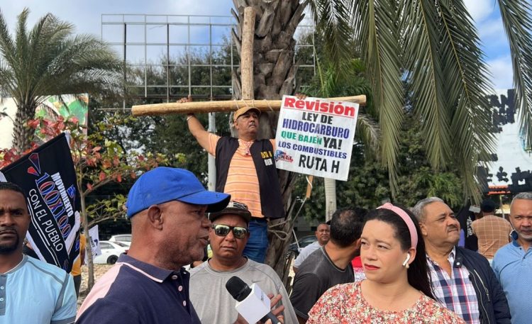 Transportistas de Santiago protestan exigiendo ser incluidos en nuevo sistema de transporte