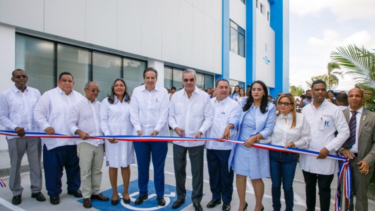 Presidente Abinader inaugura el primer hospital traumatológico de la región Sur