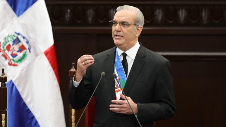 Abinader anuncia pensiones especiales para niños huérfanos por feminicidio