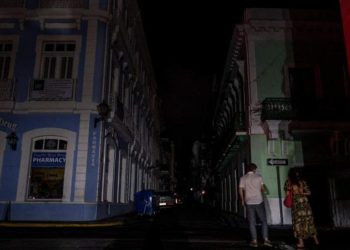 Nuevo apagón en Puerto Rico afecta a más de 300,000 clientes