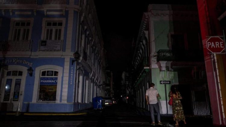 Nuevo apagón en Puerto Rico afecta a más de 300,000 clientes