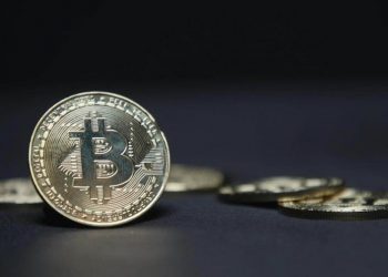 Bitcoin cae por debajo de los 80,000 dólares