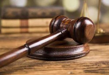 Condenan a 20 años a un hombre por homicidio en atraco