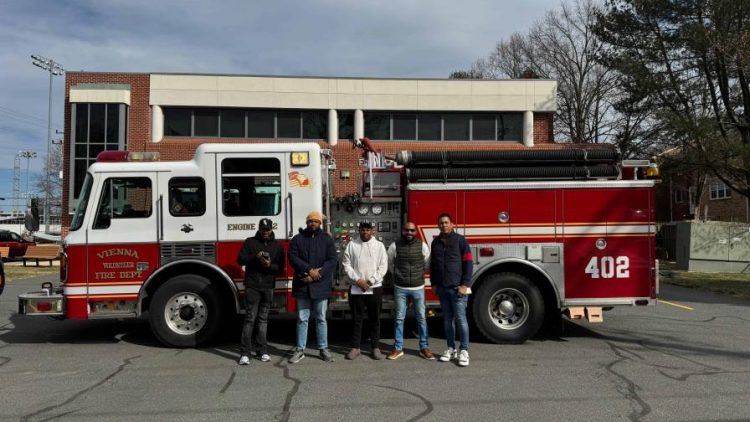 Dominicanos en EEUU donan $50,000 para camión de bomberos a Elías Piña