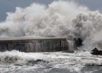 COE emite alerta por el deterioro del oleaje en las costas del país