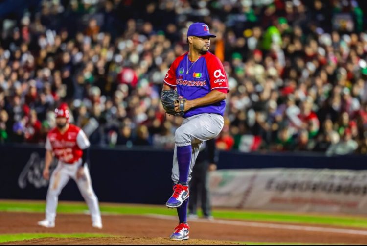 El lanzador Esmil Rogers es elegido Jugador Más Valioso de la Serie del Caribe
