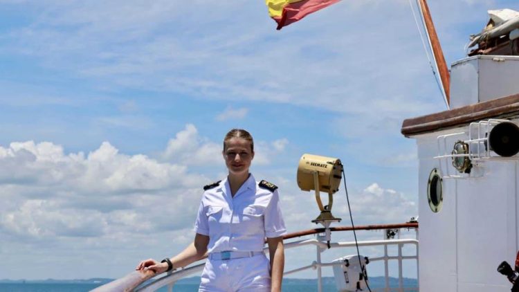 Princesa Leonor llega a Salvador en escala del buque "Elcano"
