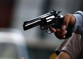 Atracan a jóvenes que cenaban en Rico Hot Dog