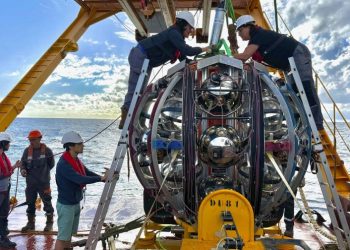 Detectan neutrino altamente energético en el fondo del mar