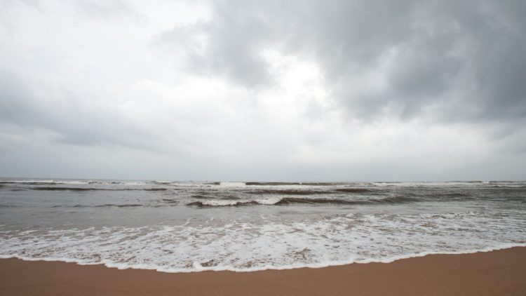 Viento del este/noreste afecta el clima; alerta por oleaje