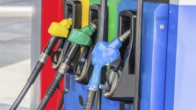 Gobierno congela precios de combustibles con subsidio de RD 447 millones