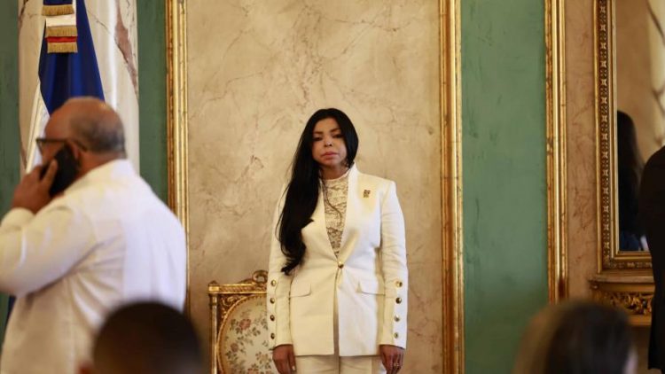 Yeni Berenice Reynoso es juramentada como Procuradora General