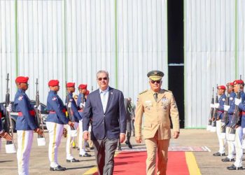 Presidente Abinader partió a Uruguay para la toma de posesión de Yamandú Orsi