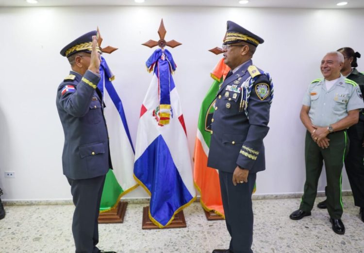 Director de la Policía Nacional posesiona al nuevo titular de la Digesett