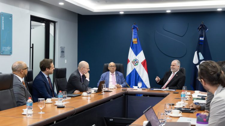 Superintendencia de Bancos presenta al FMI el estado del sistema financiero