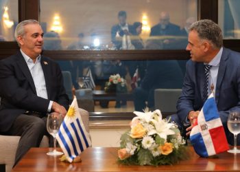 Presidente Abinader sostiene reunión bilateral con Yamandú Orsi