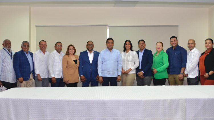 Ministro Kelvin Cruz se reúne con la comisión de deportes de la cámara de diputados