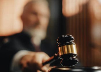 Tribunal sentencia a 7 y 3 años de prisión a dos acusados de estafar 283 millones