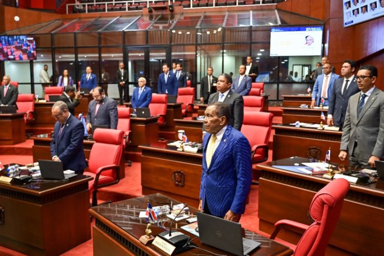 Senado crea comisión para estudiar el Código Penal